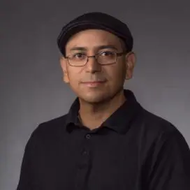 35219584313_4350f82a42_o (1) Portrait of Fernando Reyes, senior systems developer and full-stack web applications instructor at the University of Denver’s College of Professional Studies.